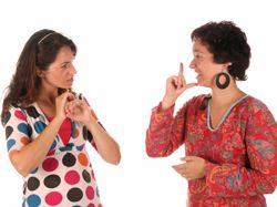 Els Serveis Comarcals de Joventut s’aventuren per incrementar el coneixement de la llengua de signes en català