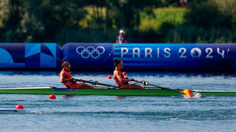 Aina Cid i Esther Briz cinquenes de la semifinal de dos sense timoner a París