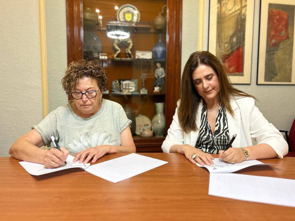 La Defensora de la Ciutadania i Agbar signen un conveni per millorar l’atenció a la ciutadania