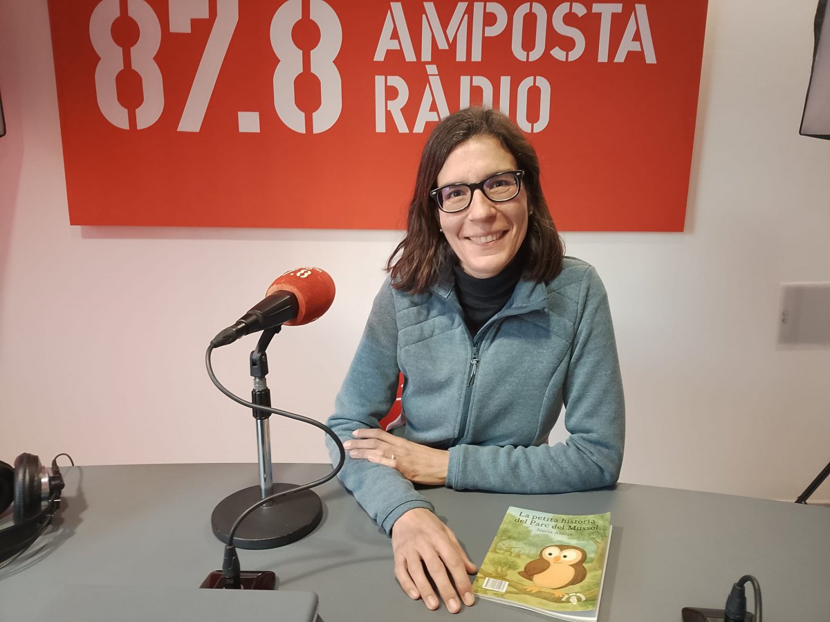 Núria Abelló ens presenta el llibre de contes del Parc del Mussol a Amposta Ràdio