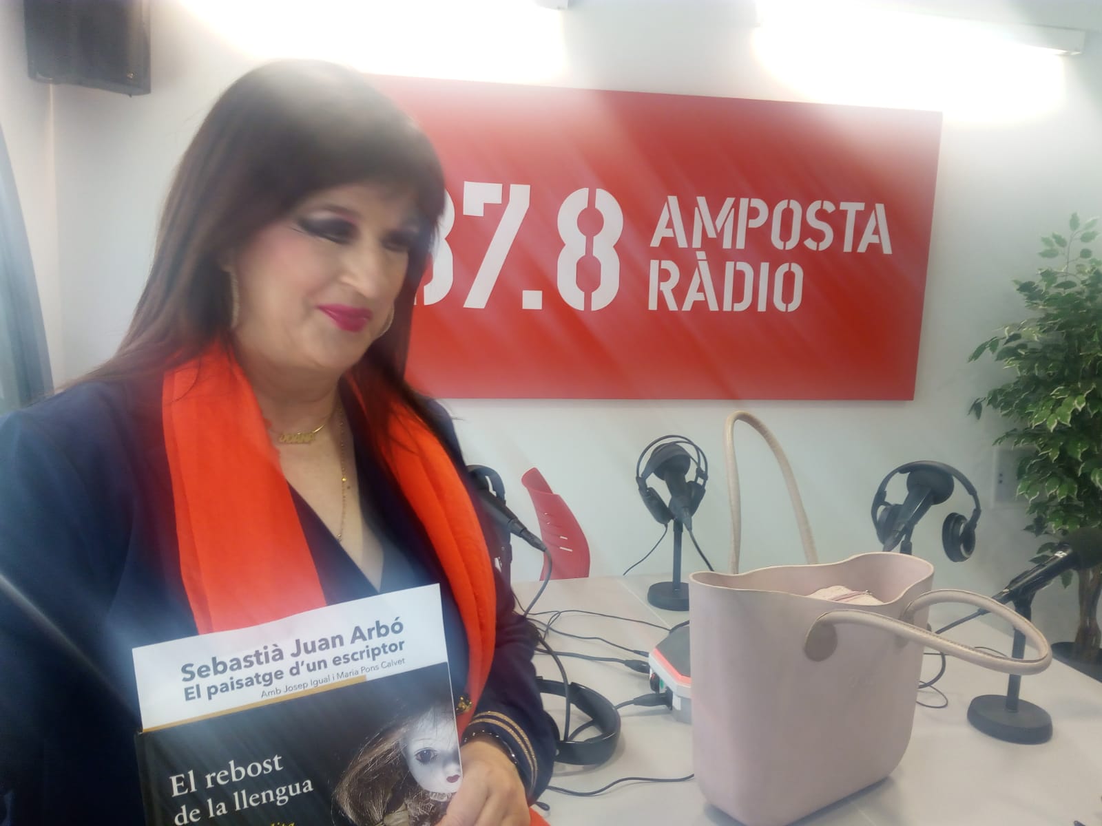 ESPAI BIBLIOTECA AMB JOANA SERRET