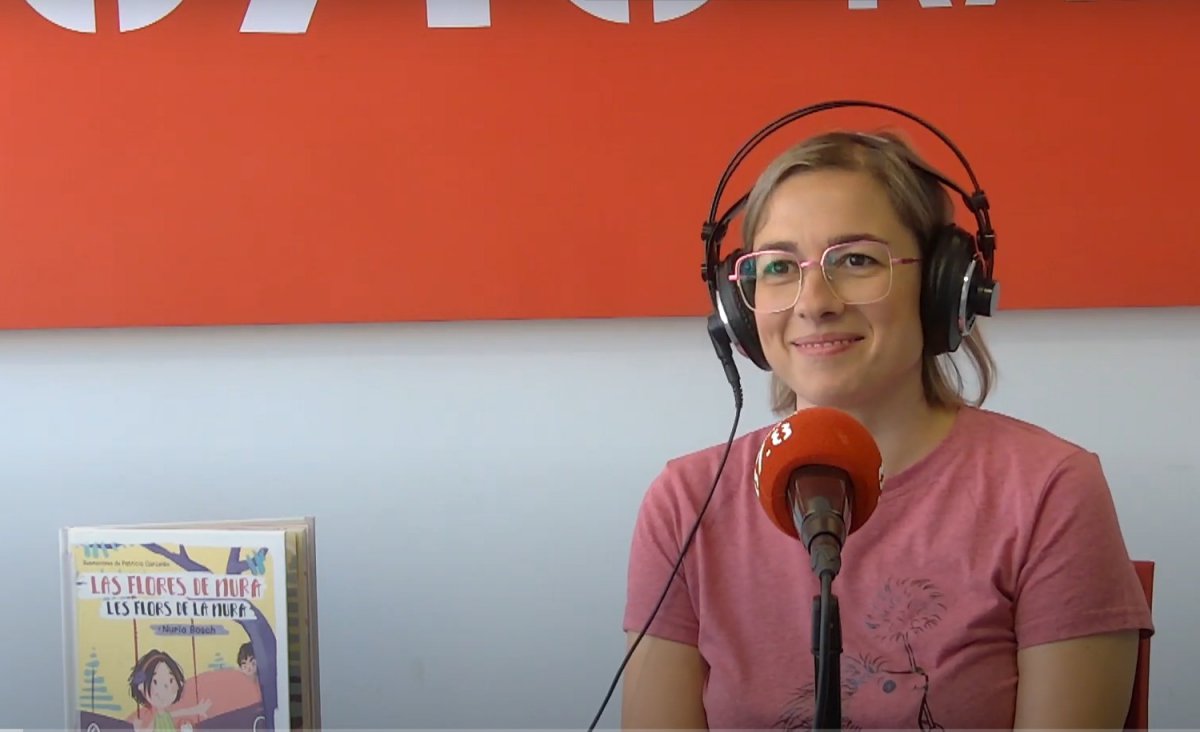 La valentia de Nura: Entrevista amb Núria Bosch sobre el seu llibre ’Les flors de Nura’ i els abusos sexuals infantils