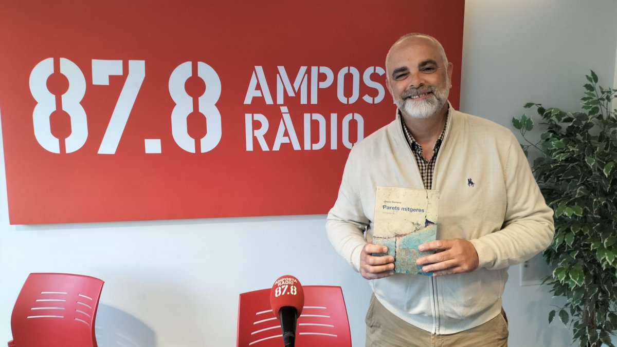 Entrevista a Jesús Serrano, escriptor, sobre el seu darrer llibre "Parets Mitgeres"