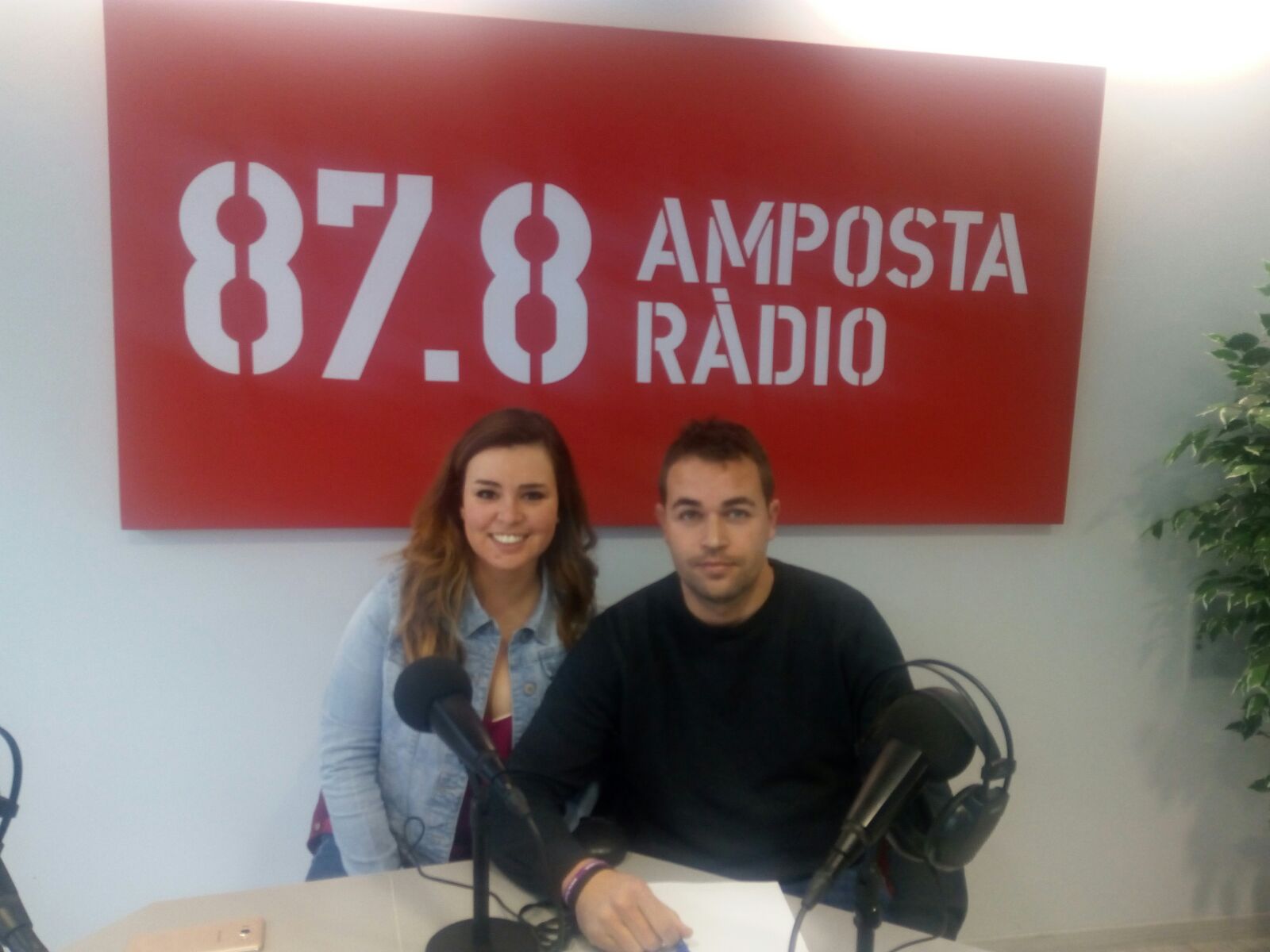 ENTREVISTA A CARLES FERRE I GISELA CAUDAT: GALA SOLIDARIA "UN COP"