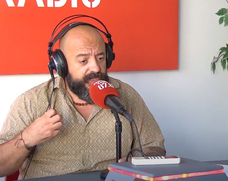 Misteriosament Feliç: TRIA LA PASTILLA VERMELLA