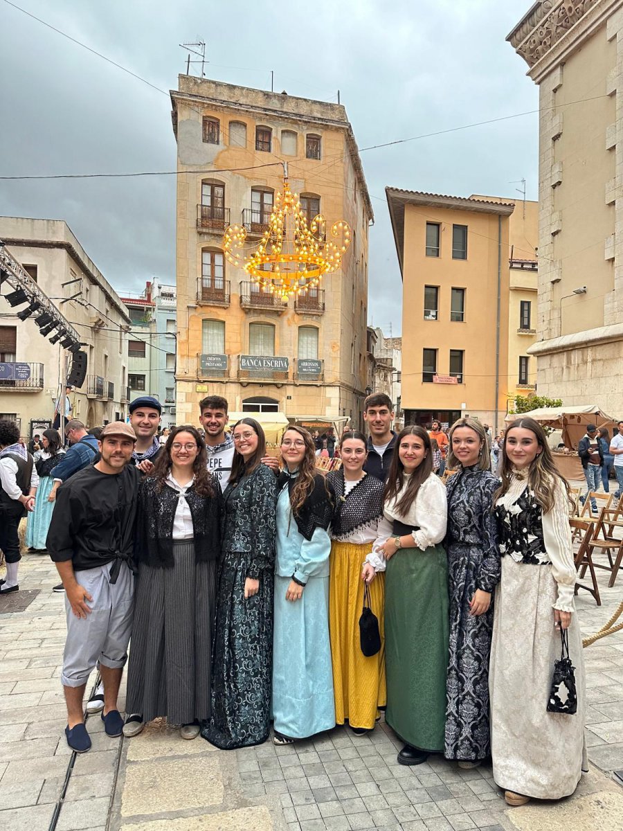 Cursa Enigmàtica "Fil per Randa" | Entrevista a Les Serenes - Festa del Mercat a la Plaça
