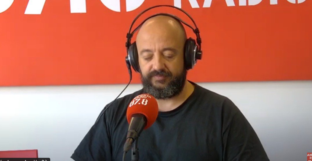 MISTERIOSAMENT FELIÇ ens submergim en el complex món de les emocions i la culpa TU RAÓ, JO CULPA