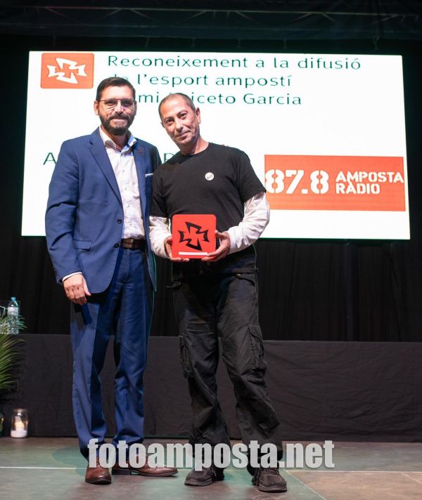 AINA CID I AMPOSTA RADIO REBEN GUARDONS EN LA GALA DE L’ESPORT AMPOSTÍ   