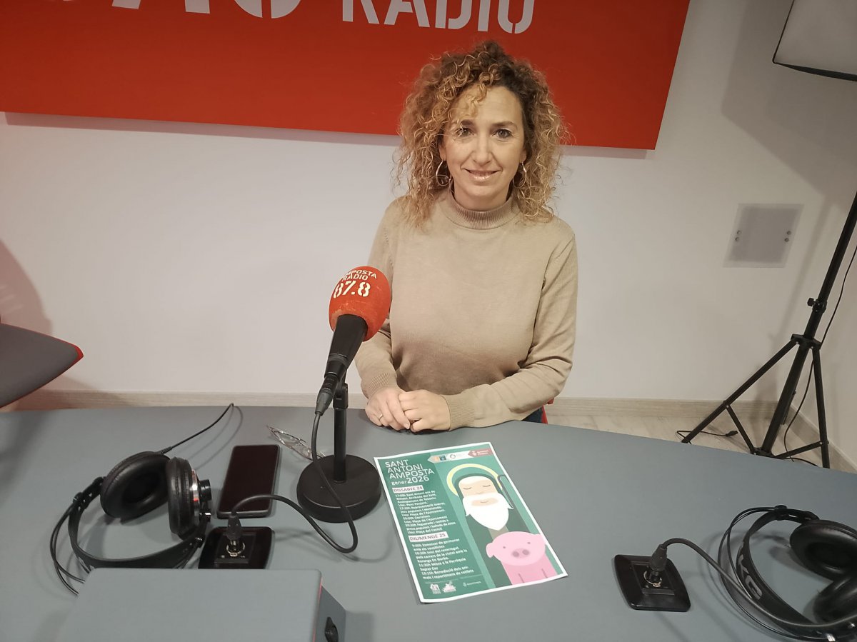 La regidora de Festes, Anna Tomàs, presenta totes les activitats de Sant Antoni a Amposta