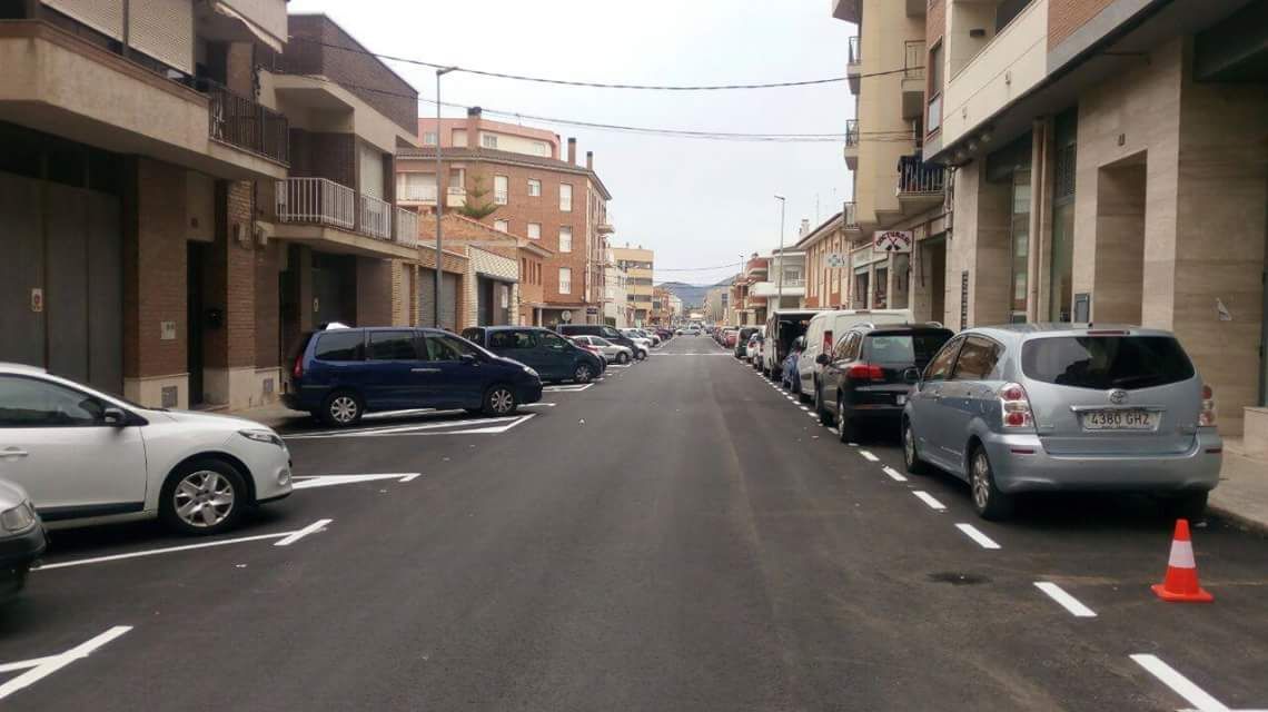 UNA NOVA SENYALITZACIÓ GUANYA PLACES DE PARKING AL CARRER AMÈRICA