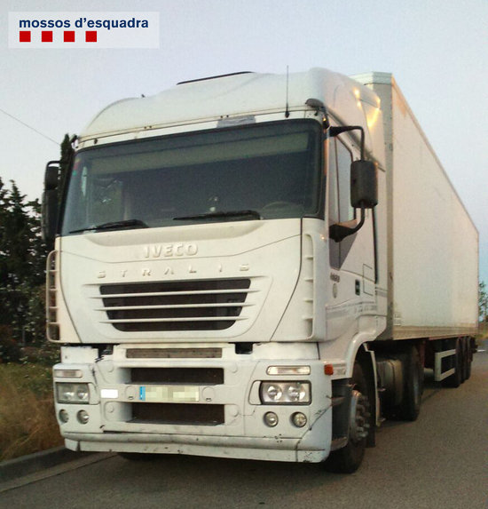 Detenen a Amposta un camioner per circular per l´N-340 amb una taxa d´alcohol cinc vegades superior a la permesa