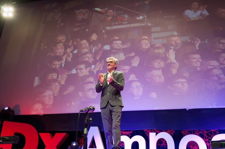El TEDxAmposta supera les expectatives i aplega més de 350 persones a l’auditori de la Lira Ampostina 