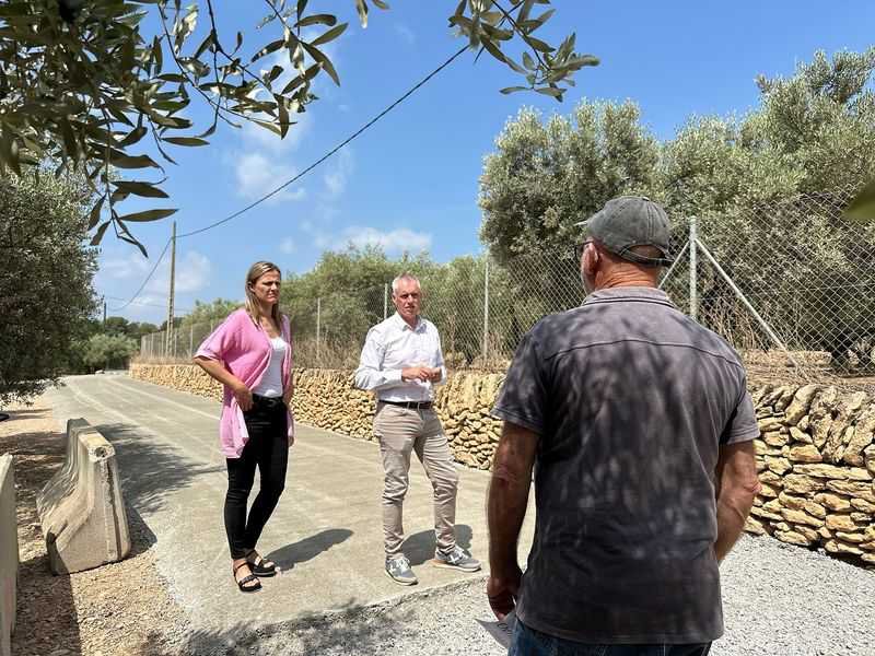 Continuen les obres de formigonat del camí de Tapà a Amposta