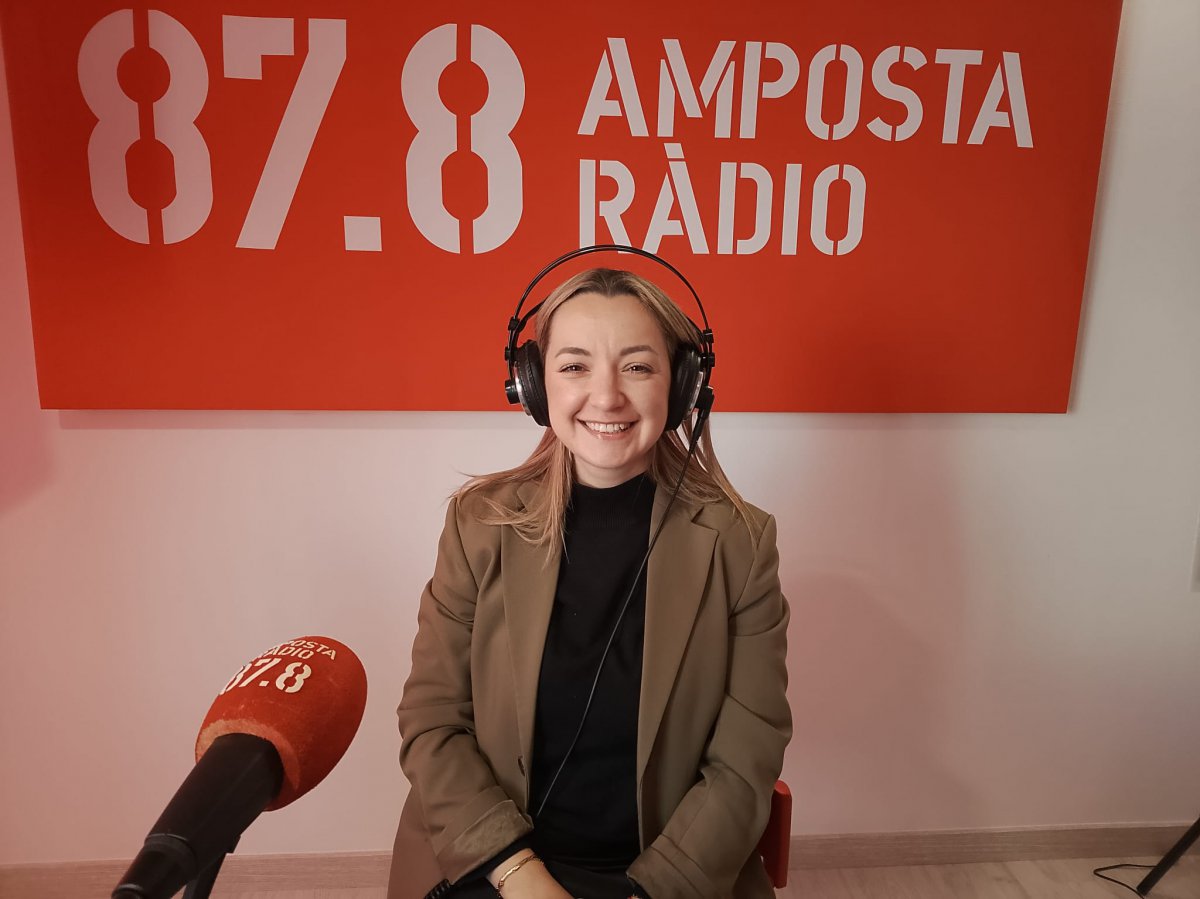 La directora de la Biblioteca Sebastià Juan Arbó ens presenta les activitats i el club de lectura