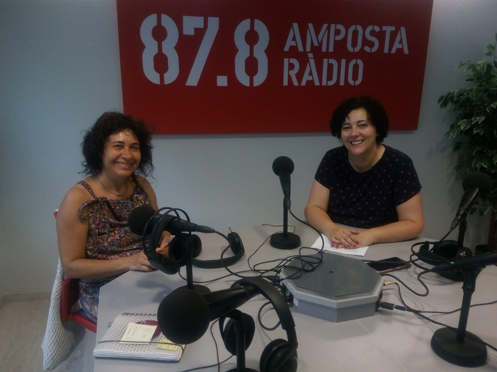 ENTREVISTA A NÚRIA FERRÉ REGIDORA DE DRETS SOCIALS  I ANNA PALACIOS TÈCNICA DEL PLA DE PROTECCIÓ DE LES DONES