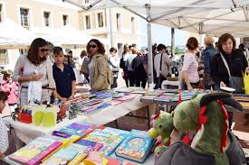 Viu el Sant Jordi al Castell De les onze del matí fins les nou del matí, les parades de llibres i roses es concentraran en aquest espai de la ciutat 