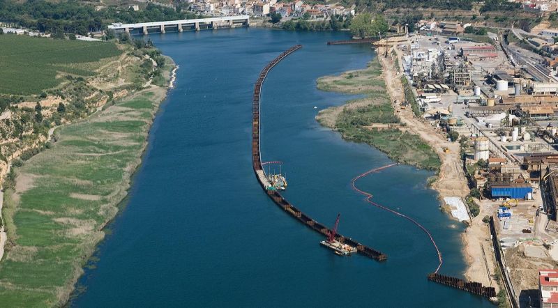 Nou desembassament per netejar de marcròfits el tram final de l´Ebre i donar compliment als cabals del Pla Hidrològic