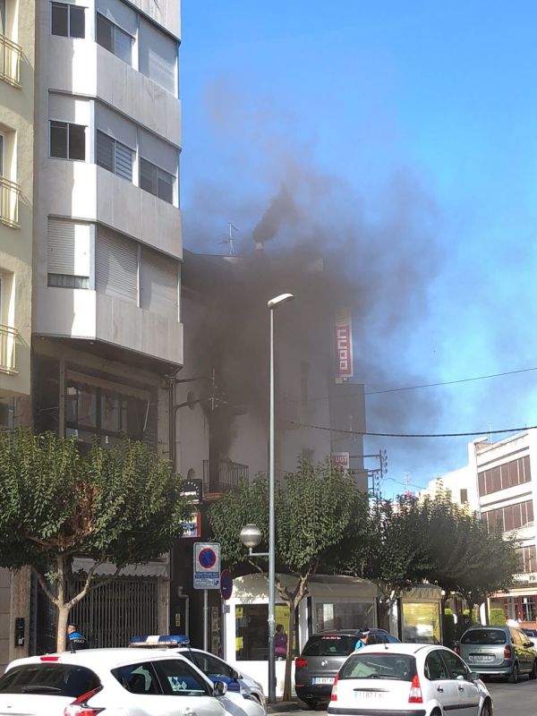 Ensurt en cremar-se un pis a l´Avinguda e la Ràpita