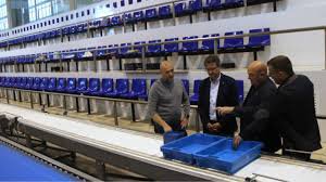 Aliança entre pescadors i arrossaires ebrencs per introduir caixes de peix fabricades amb clofolla d’arròs