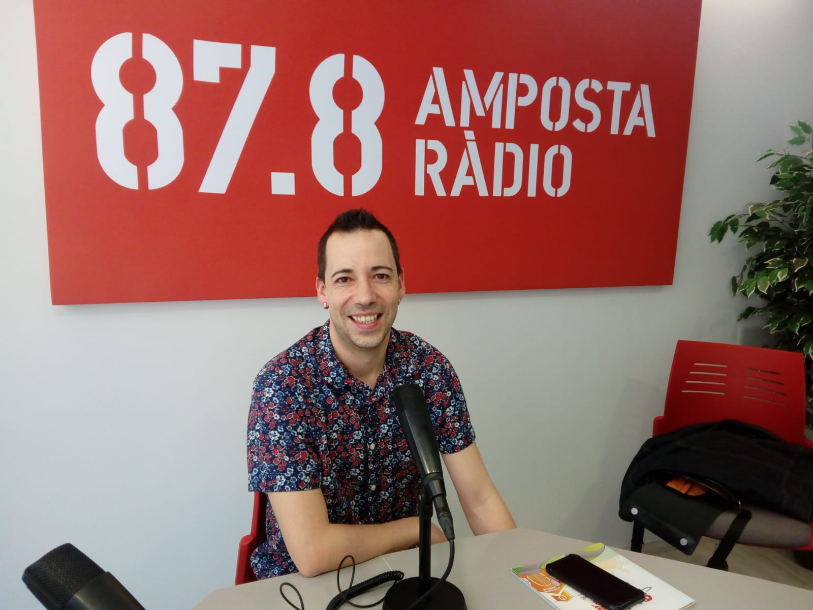 ENTREVISTA FESTA DEL MERCAT A LA PLAÇA  AMB JOAN GUIJARRO, DIVAX I DAVID BO: AMPOLINO 