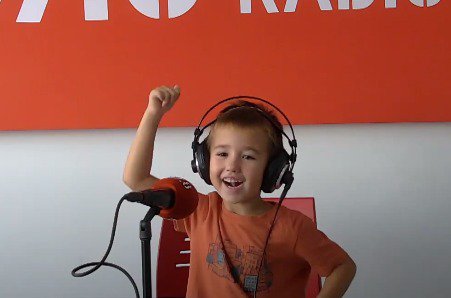Jan ens convida a explorar "El Món de Jan" amb tota la màgia que hi ha al seu voltant!