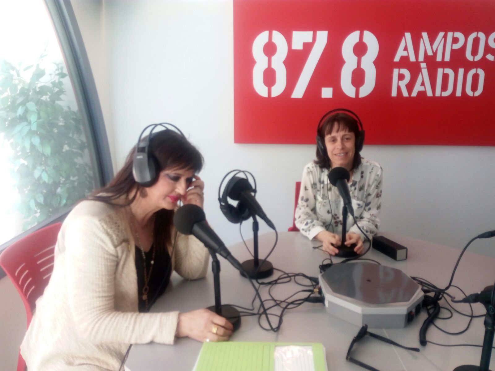 ENTREVISTA A JOANA SERRER I LA REGIDORA DE CULTURA: 60 ANYS DE BIBLIOTECA A AMPOSTA