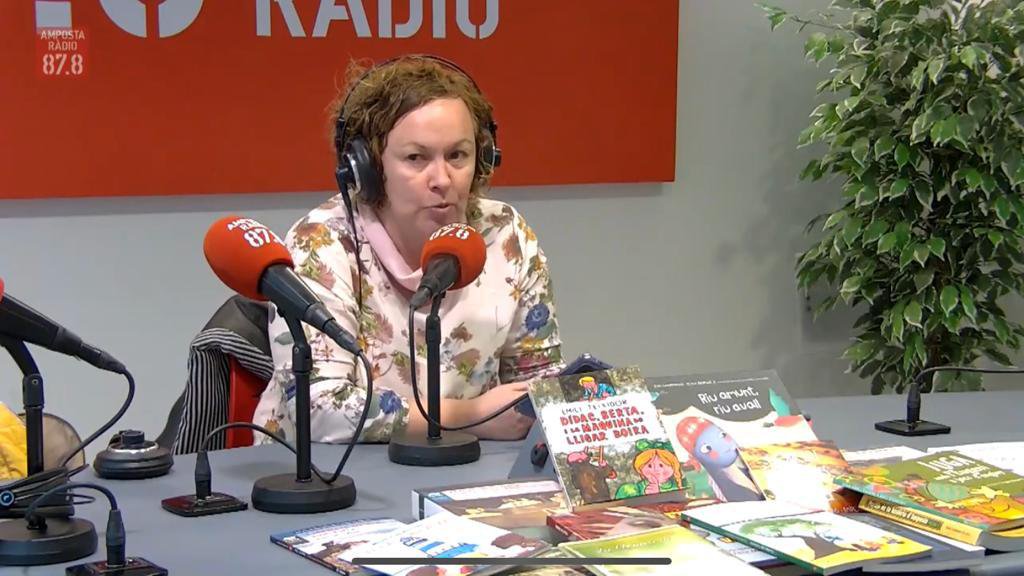 Entrevista a Merce Marti perque el grup de Dansa Paracota van a ballar Jotes a Brussel·les