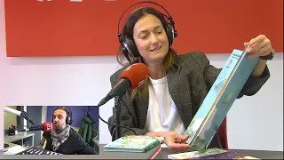 Debat sobre els sofàs de la biblioteca i les millors novetats literàries amb Maria Barberà