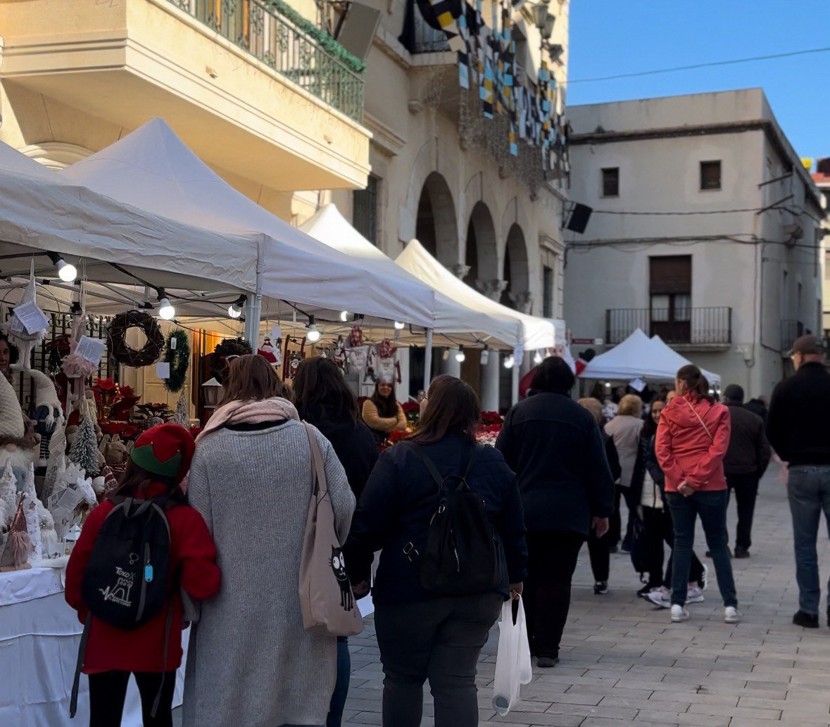 Amposta bull d’activitat amb la Fira de Santa Llúcia i l’activitat solidària "Anem a buscar el Tió"