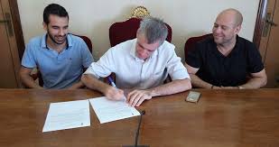 L´Alcalde d´Amposta Adam Tomàs  és un dels alcaldes que ja ha signat el decret de suport al 1-0