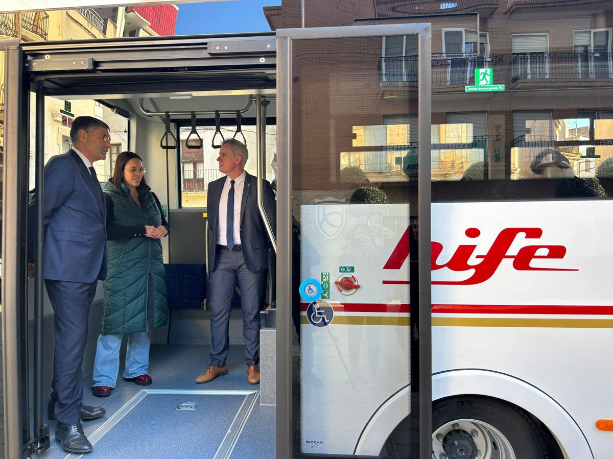 Amposta millora el servei de transport públic amb un nou autobús urbà més sostenible i accessible